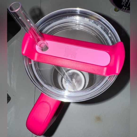 Stanley Cosmo Pink Valentine’s Day 40 oz Stainless Steel H2.0 Quencher Tumbler - Picture 6 of 6